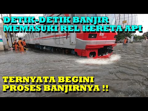 DETIK-DETIK Banjir Rob Menerjang Rel Kereta Api Di Sunter Permai !!