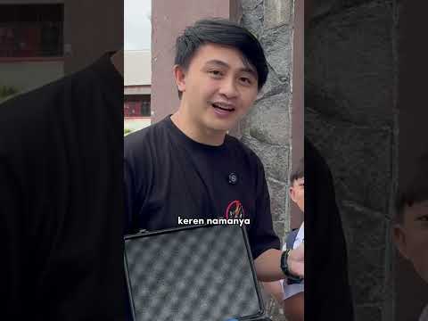 Kasih Handphone Random di Sekolah
