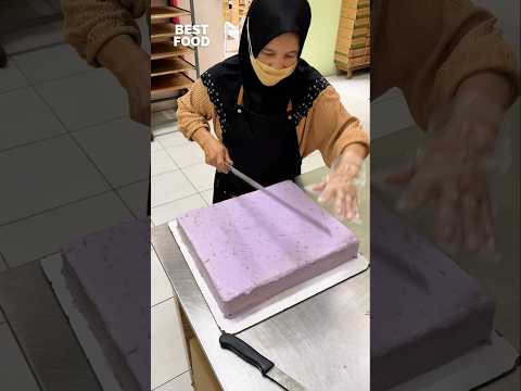 Yam Layer Cake 😋📍Regent Pandan Layer Cake, 76, Jalan Raya Timur, Kawasan 1, 41000 Klang