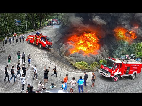 GAWAT DARURAT !!! KEBAKARAN BESAR DI SITINJAU LAUIK SEMAKIN PARAH, Truk Pemadam Sampai Berdatangan