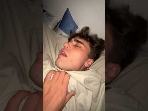 ANDREA FRATINO ENTRA IN CAMERA MENTRE STO IN DOLCE COMPAGNIA @realenzuccio