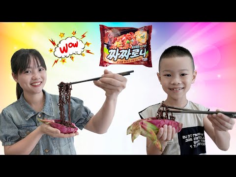 Hai Chị Em Ăn Mì Tương Đen Trong Vỏ Trái Thanh Long ❤ BIBI TV ❤