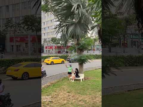 Cặp Đôi Đang Dạo Phố Bỗng Phát Hiện Một Con Cừu Non Béo Bỡ Liền Dùng Ph.ép Lạ Và Cái Kết