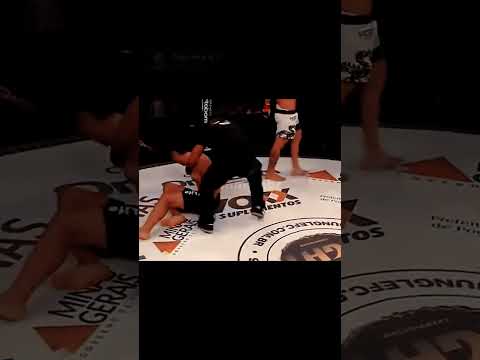 Ele apagando sozinho no final 😂 #johnnywalker #mma #ufc #junglefight