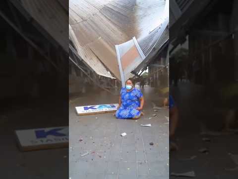 emak terpental, jatuhnya di stasiun KAI 😱‼️ #funny #short #hiburan