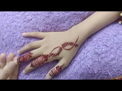 Simple & Stylish Peacock Mehndi Design