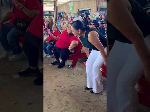 Gonzalo sacando a bailar a Anita #fyp #viral #trending #shorts #diversion