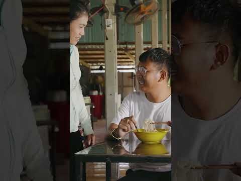 Ăn đi, chị nấu bằng nước dừa đó em | #faptv