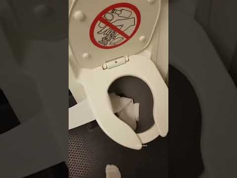 Don't do this in an airplane #airplane #aviation #jetairliner #aircraft #travel #jetpilot #aeroplane