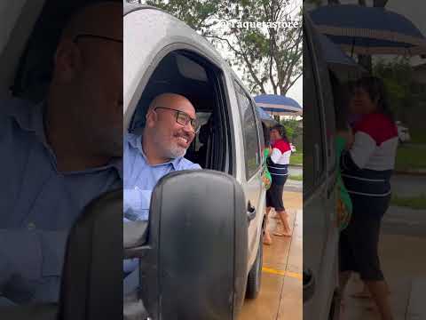 Menina desobediente recebe uma licao de seu pai.
