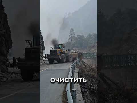 Очистка дороги от каменной глыбы