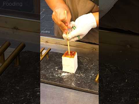 Amazing!!! Roasted Marshmallow Ice-Cream in Myungdong - Korean Street Food