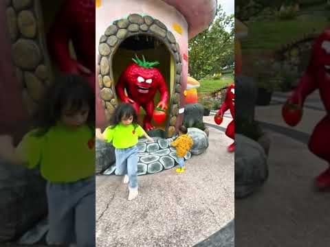 Awas ada monster strawbery