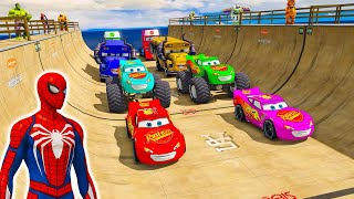 hombre araña McQueen CAR GTA V desafío de mega rampa de carrera de acrobacias para autos todoterreno