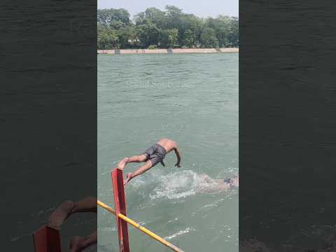 जान जोखिम मैं डाल के 70 साल के अंकल की खतरनाक डाई 😳😳 #haridwar