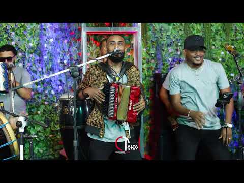 El Bajadero En Vivo - El Dimante Negro y La Super Mini Banda