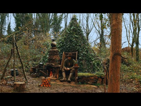 SURVIVAL TREEROOT SHELTER (part1) - 7 DAY'S SOLO  BUSHCRAFT AND BUILDING !