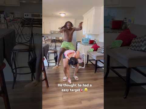 ๐ณ๐ฌHe thought he had an easy target๐ฏ๐ #couplelife #couplehumor #couplecomedy #couplegoals #wow