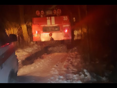 У Дунаєвецькому районі рятувальники витягнули зі снігу автомобіль «швидкої», у якій перебував хворий чоловік