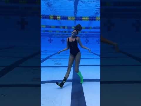 green green grass blue blue sky - underwater 🧦💧 #shorts #mermaid #pool #greengreengrass