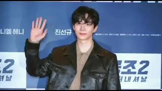 Happy to see Junho coming to support Yoona’s movie premier...