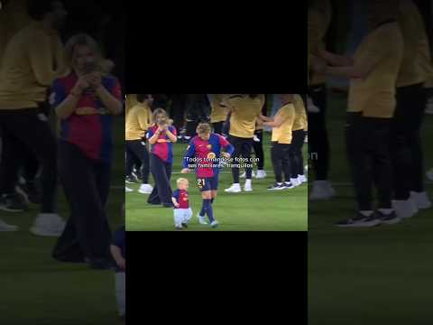 Mientras tanto Lamine y Casadó haciendo de las suyas...😂 en la celebración de los trofeos del Barça