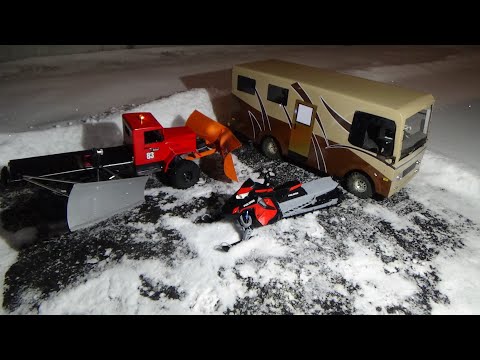 Rc 6X6 TRUCK SNOW PLOWING,SKEERIDE 2 POLAR BACKFLIP, JUMPING& RC CAMPER MOTOR HOME ADVENTURE.