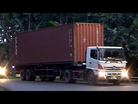 TRUK SENJA TIKUNGAN TIMES !!! TRUCK KONTAINER TRUK TRONTON WINGBOX QUESTER HINO 500 ISUZU GIGA FUSO