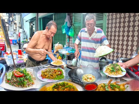 Hủ Tiếu Xào Hải sản cơm chiên xem kỹ năng lắc chảo gần nửa thế kỷ của hai cụ gốc Hoa ở Sài Gòn