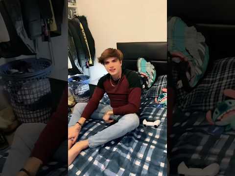 Le digo a mi novio que me voy a cambiar que no vea