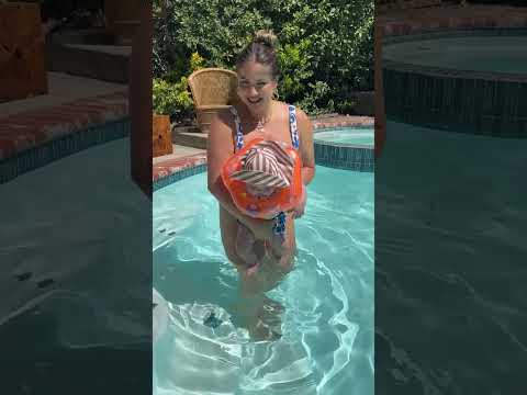 Dad tests if baby floats 🤯