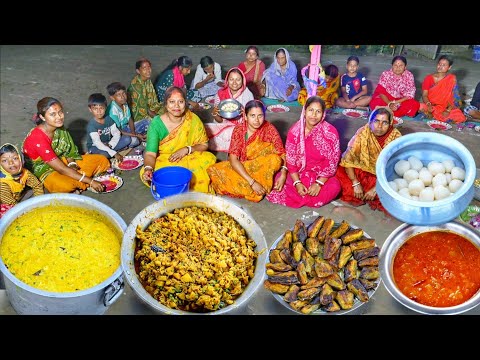 খিচুড়ি, বাঁধাকপি ঘন্ট, বেগুন ভাজা, চাটনি, পাঁপড়, মিষ্টি আজ সবার জন্য নিরামিষ রান্না করলাম