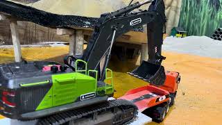 Miniature sand mine!!! - Huina dump truck and Huina RC excavator