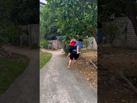 Kind boy shocked to see a walking statue ๐โค๏ธ๐ถ๐ป๐ฑ #shorts