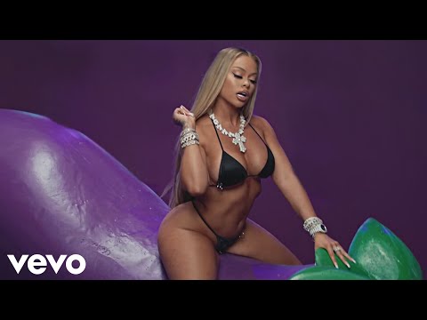 Latto ft. Lakeyah & 21 Savage - mmhmm [Official Video]