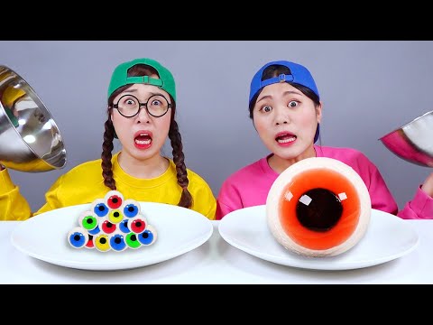 Большая VS Маленькая еда Вызов ДОНА DONA
