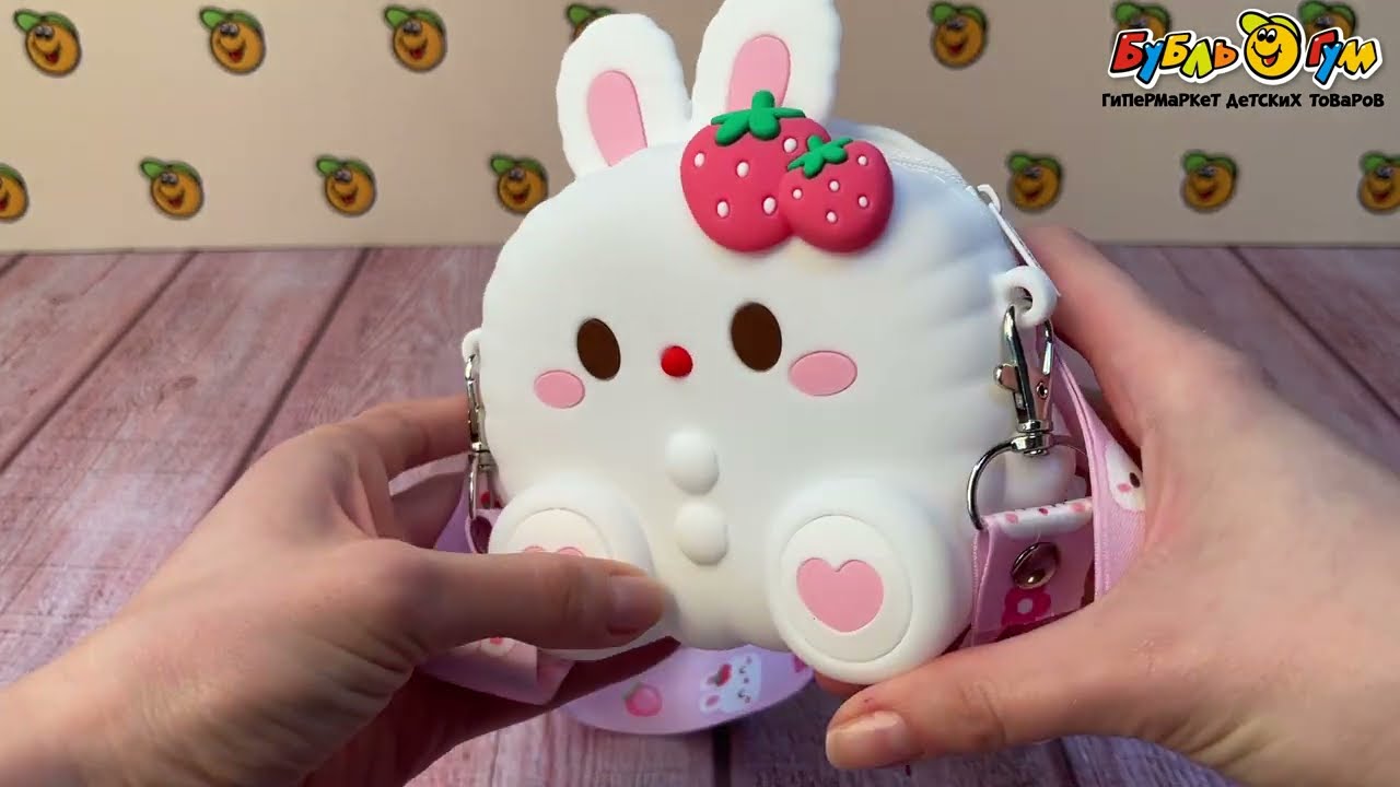 Сумочка Lanson Kids Милый зайка с регулируемым ремешком белая  - видео Сумочка Lanson Kids Милый зайка с регулируемым ремешком белая  - видео
