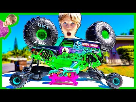 PUTTING TiNY MONSTER TRUCK TIRES ON GiANT RC MONSTER TRUCK