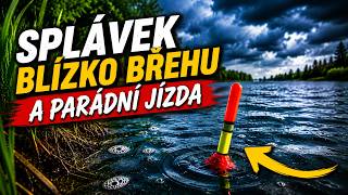 Splávek blízko břehu a parádní jízda před změnou počasí
