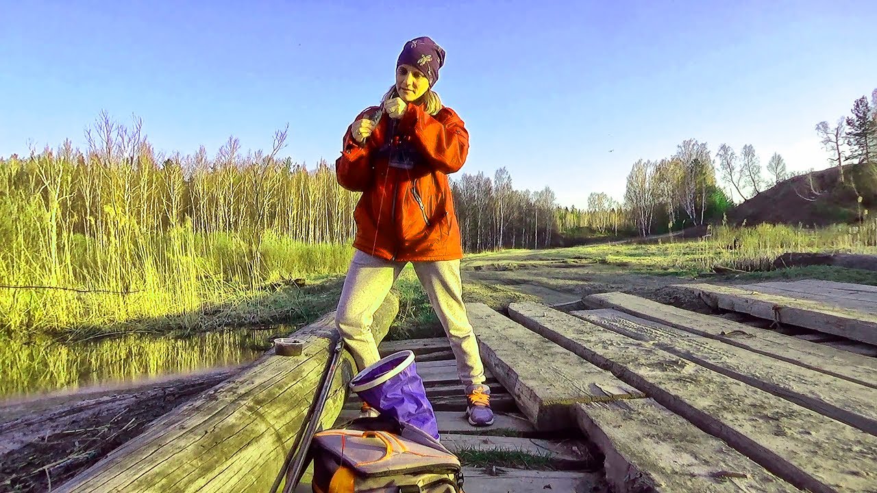 Вот почему ты на рыбалку рвешься! Активный клев на маховую удочку. Поплавок крупным планом