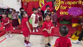 Dean Tampil di sekolah