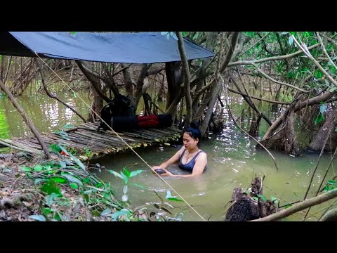 Exploring!  Built a Flooding Jungle Camp and Found Wild Food