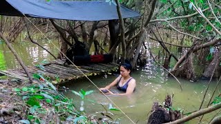 Exploring!  Built a Flooding Jungle Camp and Found Wild Food