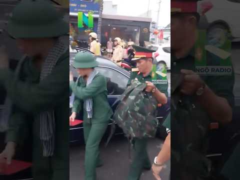 Lính này vip quá