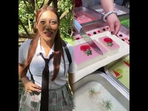 El espejo mágico le hizo ver la realidad a estas colegialas que el dinero no es todo en esta vida