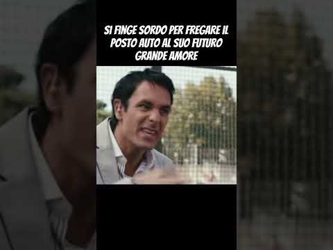 SI FINGE INVALIDO PER PARCHEGGIARSI MA NON SA CHE LEI SARA' IL SUO CAPO #raulbova #filmitaliani