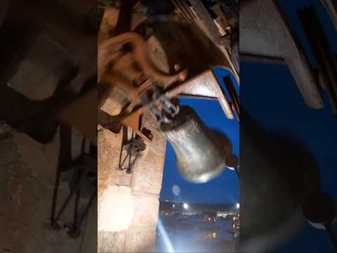 Volteo de campanas enfocado en la campana 'Marinera'