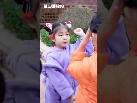 꼬마가 참지 못하고 남자아이와 싸운 이유