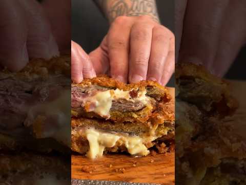 Cotolette alla valdostana con prosciutto e fontina 🤤 come la filaaaaaa #cotoletta #ricette #fritto