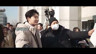「Big Mouth」Jongsuk looks at her: nice to meet you